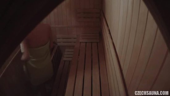 Скрытая камера в женской бане снимает мокрых баб Скрытая камера в женской бане снимает мокрых баб